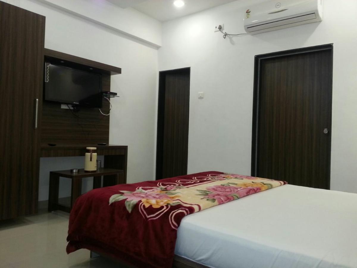 Hotel Amidhara Dwārka Buitenkant foto